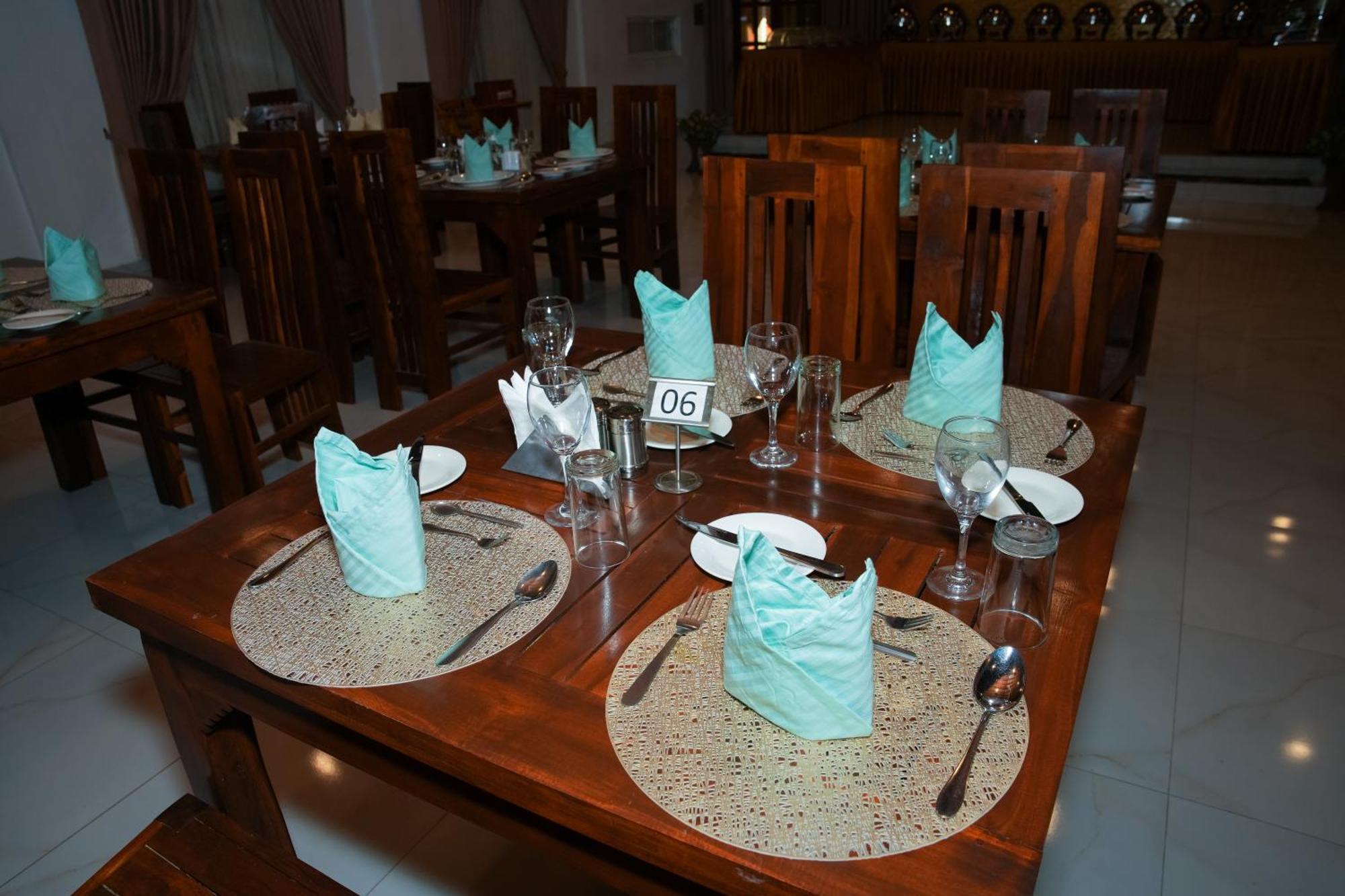 Jkab Park Hotel Trincomalee Exterior photo